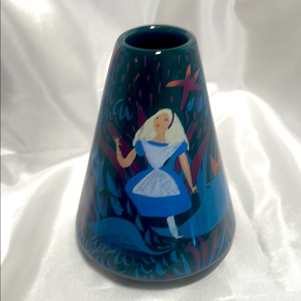 Alice in Wonderland Ceramic Vase 4.25 Inch Disney Made in Thailand